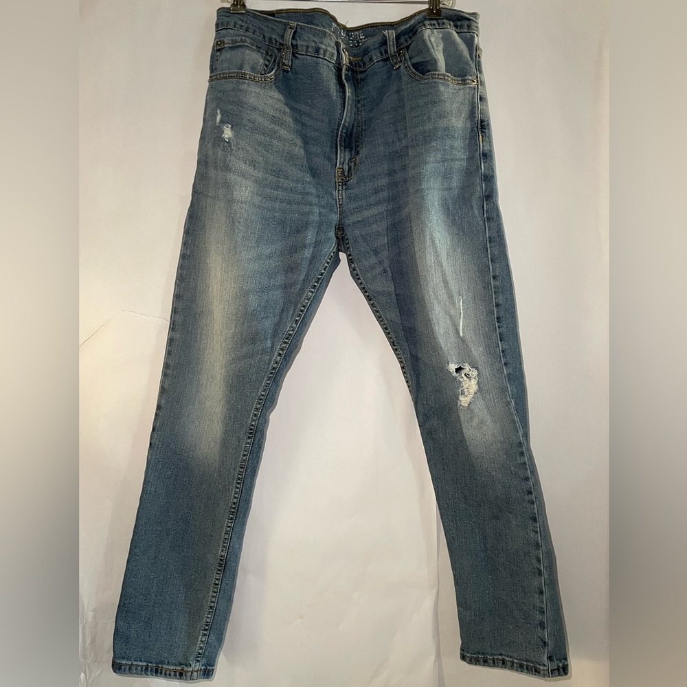 Signature Levi Strauss s37 Men’s Denim Distressed Medium Wash, size 36x30